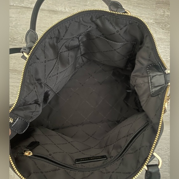 MICHAEL KORS SIERRA LARGE SATCHEL - Picture 9 of 9